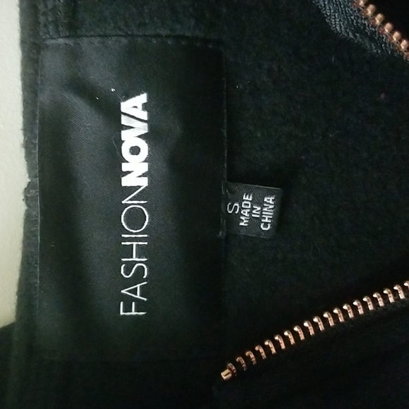 Fashion Nova - Sweater crop top, Size - Small, Color - Black - Picture 2 of 6